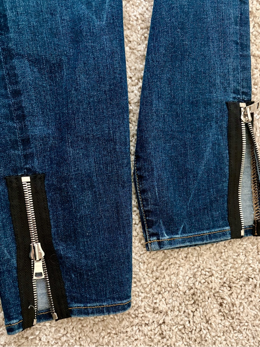 Good American Dark Blue Women's Skinny Jeans with Ankle Zippers - Picture 4 of 6